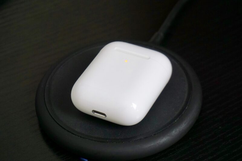 AirPods 2nd generation with a case charger - Image 2