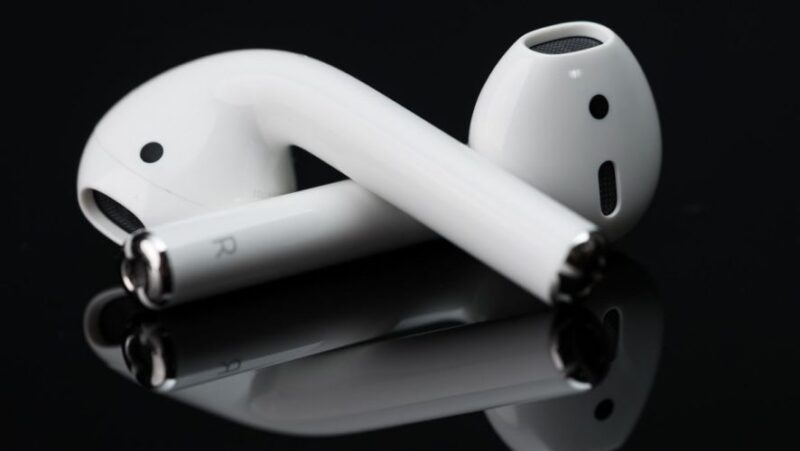 AirPods 2nd generation with a case charger - Image 3